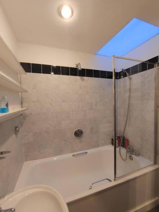 Stylish Apartment Near Carnaby Street, Sleeps 4. London Luaran gambar