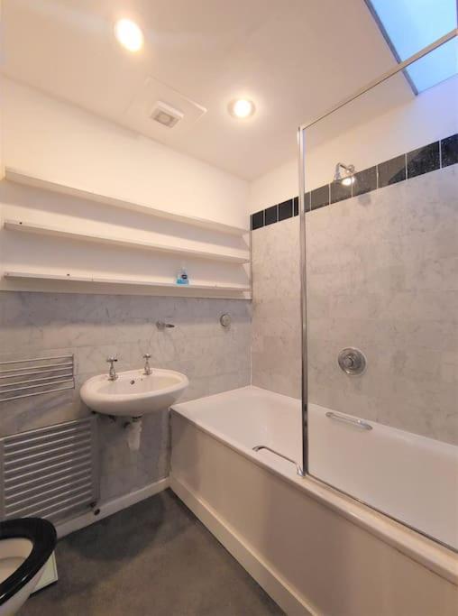 Stylish Apartment Near Carnaby Street, Sleeps 4. London Luaran gambar
